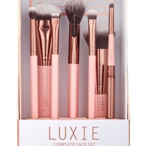 NEW- LUXIE – Rose Gold Complete Face Brush Set